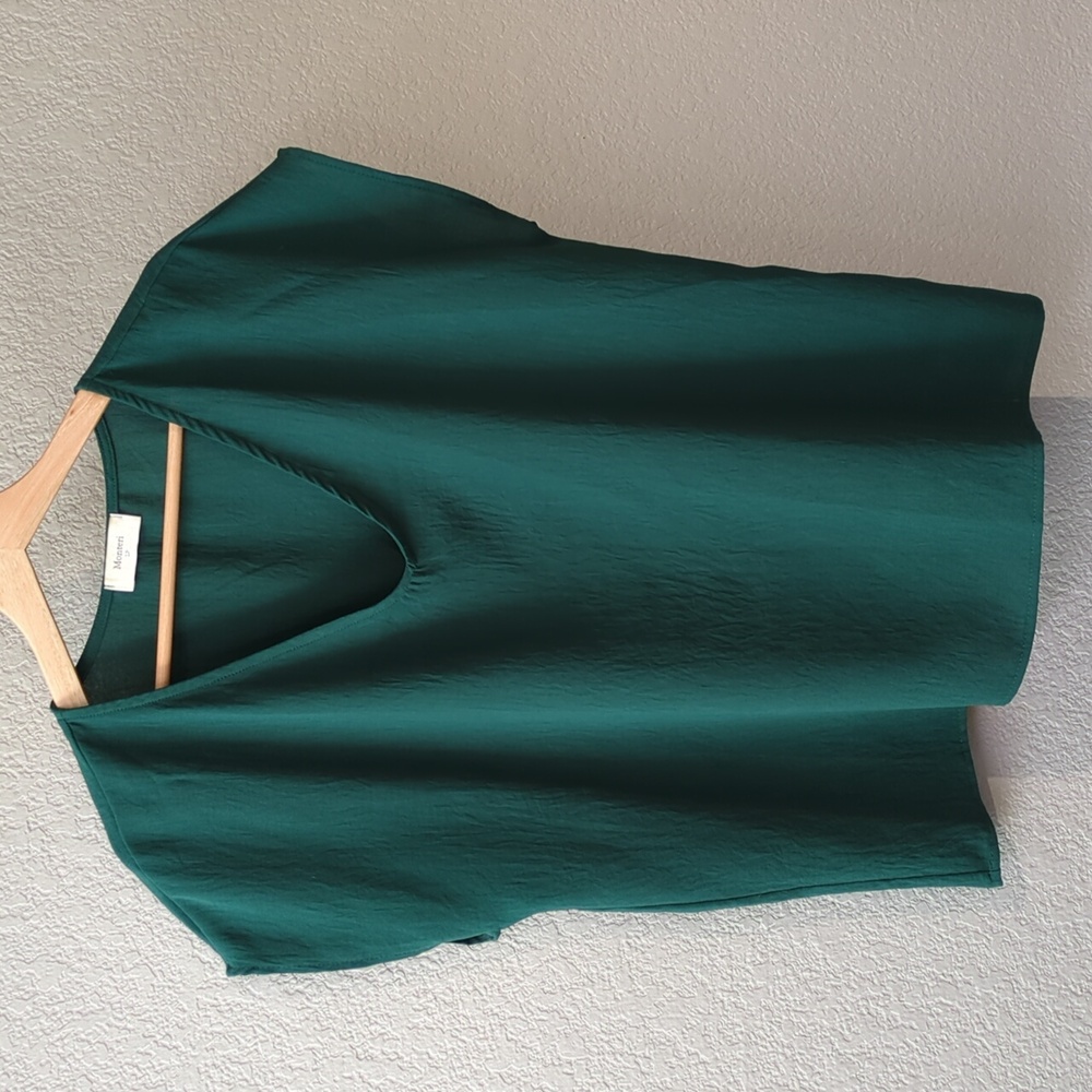 Monteri - Hunter Green Short Sleeve V-neck Top